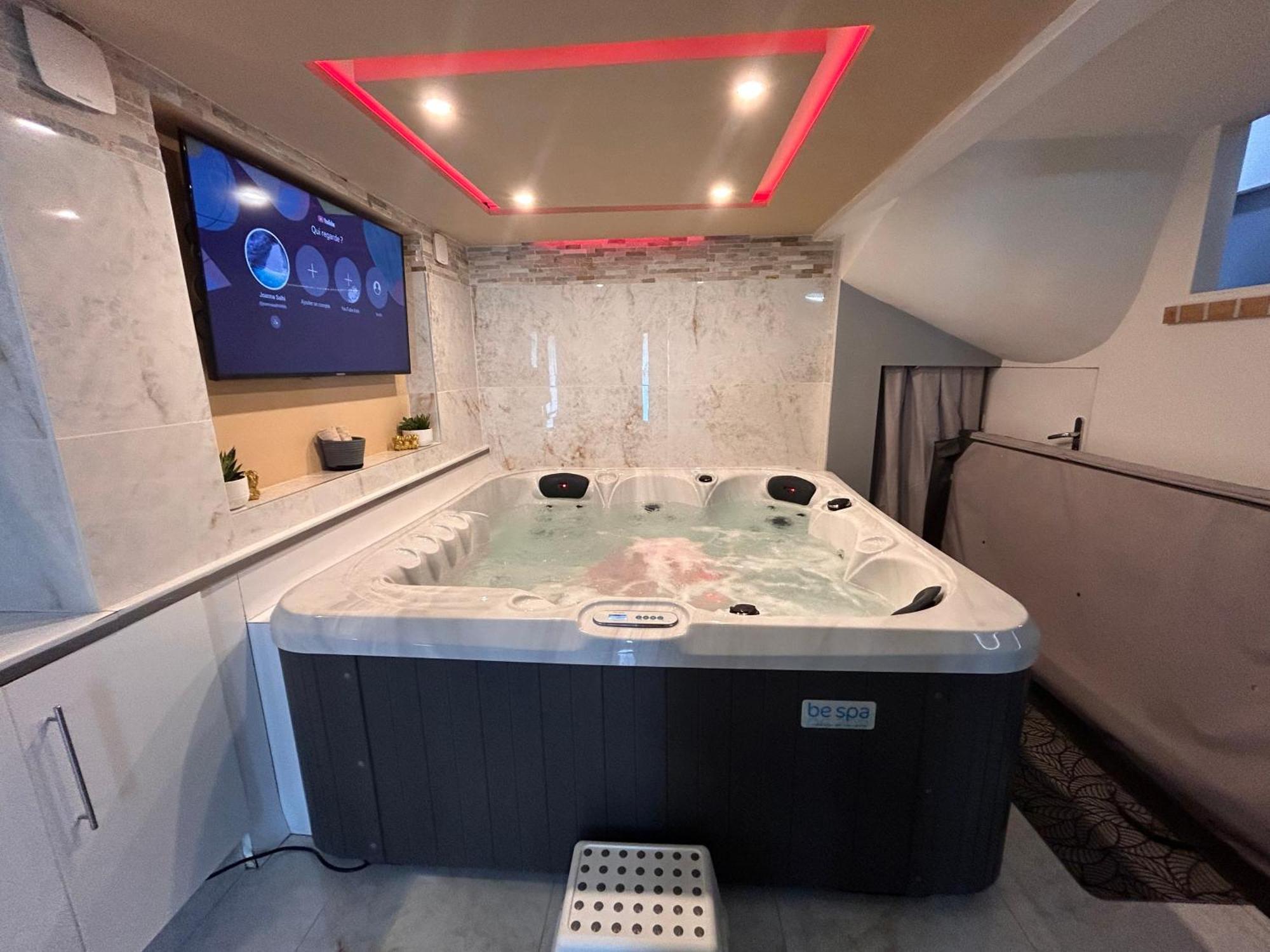 Spa Jacuzzi Moon White Vaudherland Zewnętrze zdjęcie